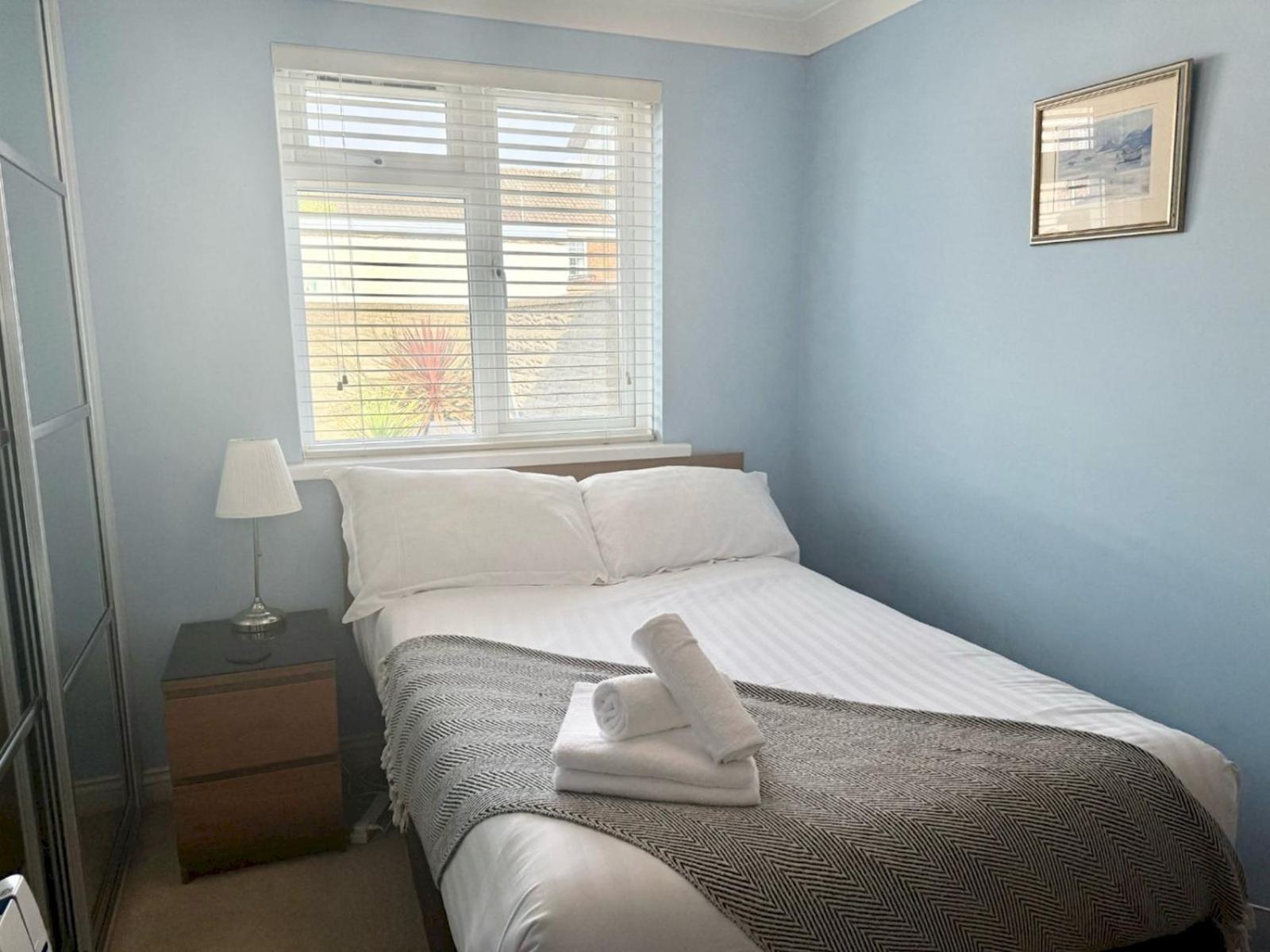 Pass The Keys Sarlou Close Limeslade Bay Coastal Getaway Holiday home Swansea
