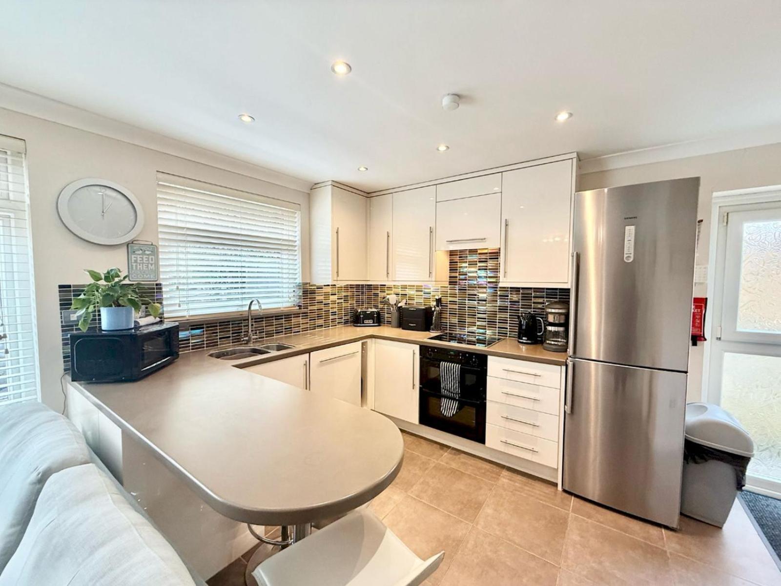 Pass The Keys Sarlou Close Limeslade Bay Coastal Getaway * Swansea