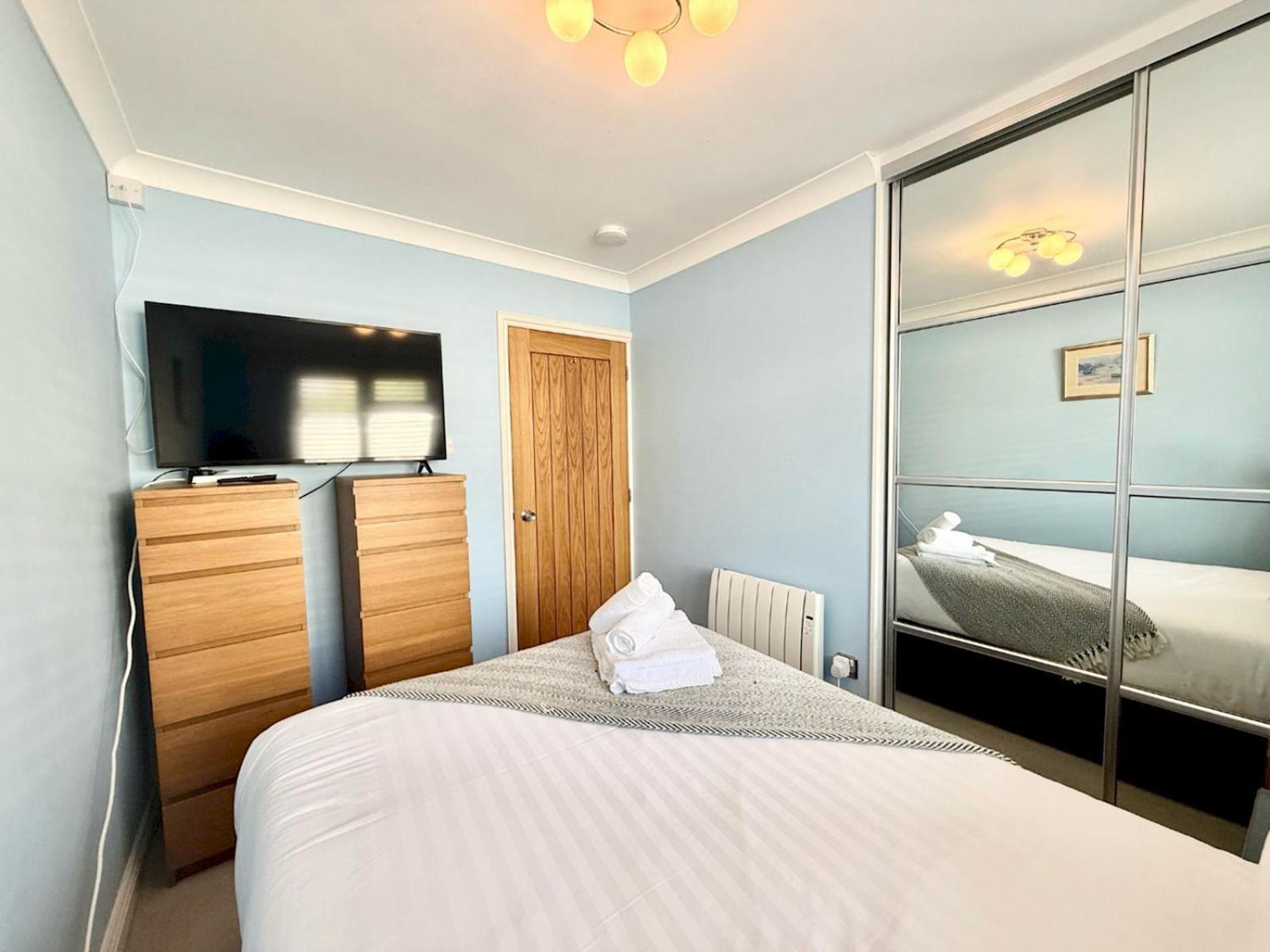 Pass The Keys Sarlou Close Limeslade Bay Coastal Getaway Holiday home *