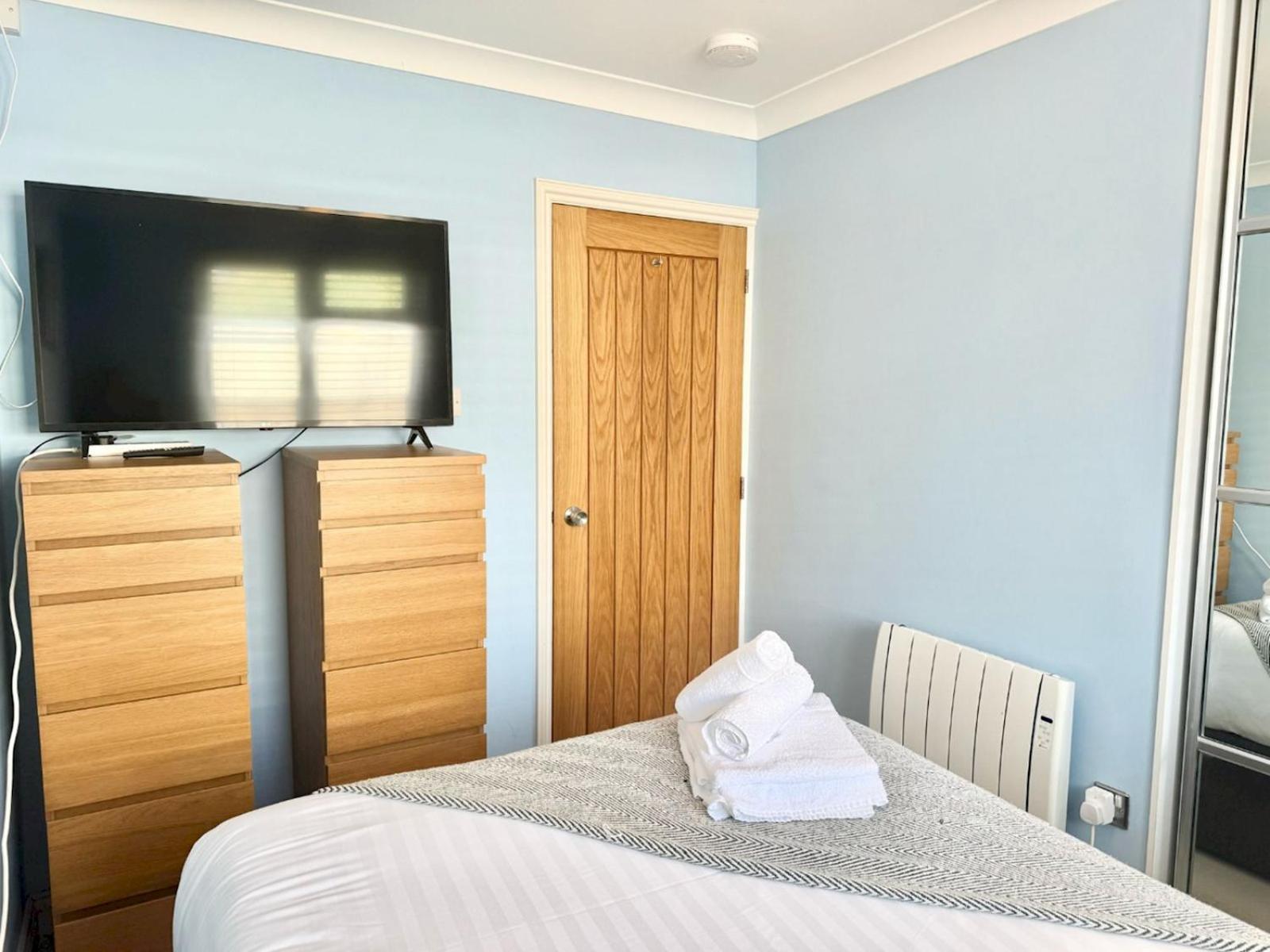 Pass The Keys Sarlou Close Limeslade Bay Coastal Getaway Holiday home Swansea