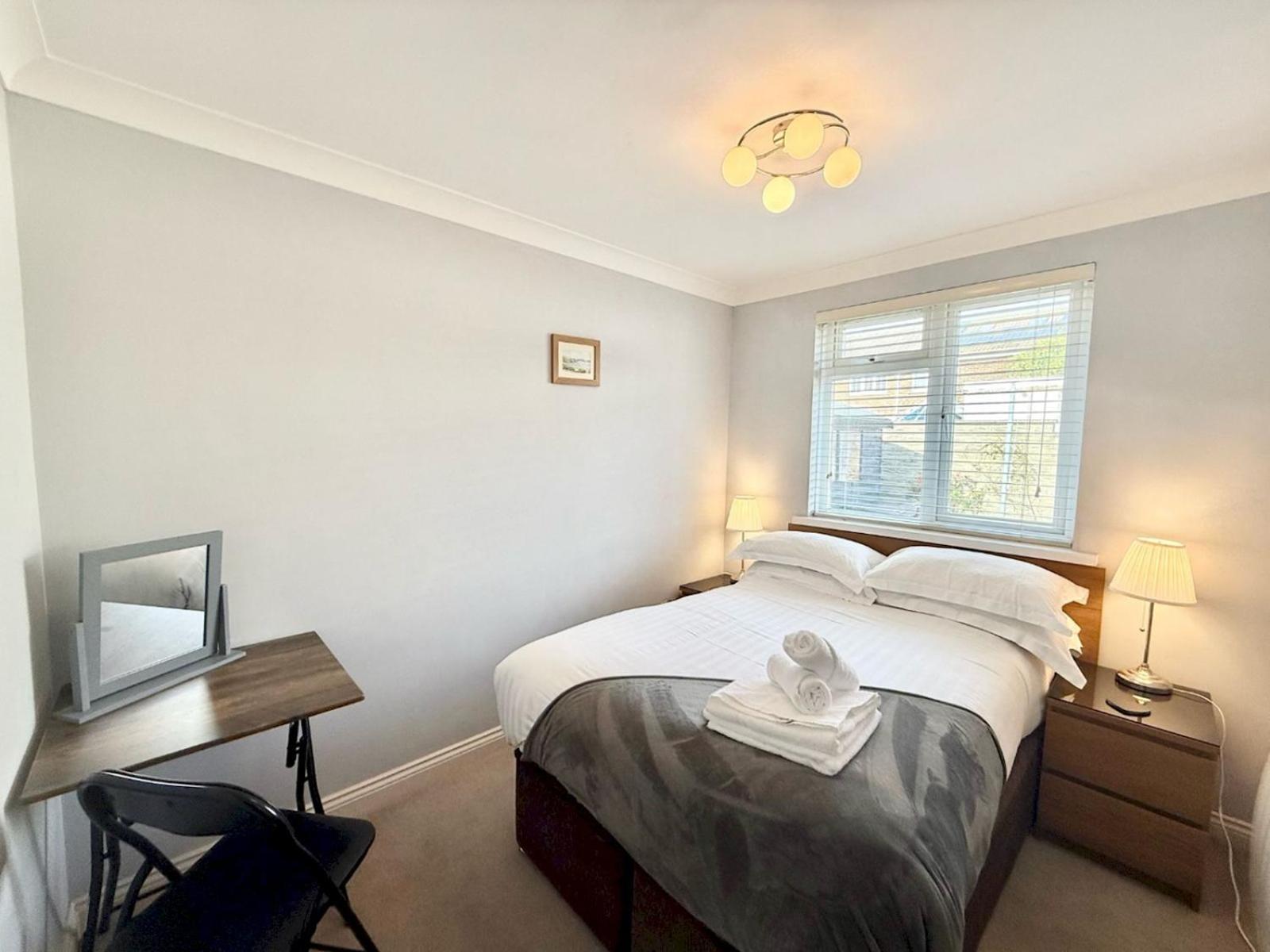 Pass The Keys Sarlou Close Limeslade Bay Coastal Getaway Holiday home
