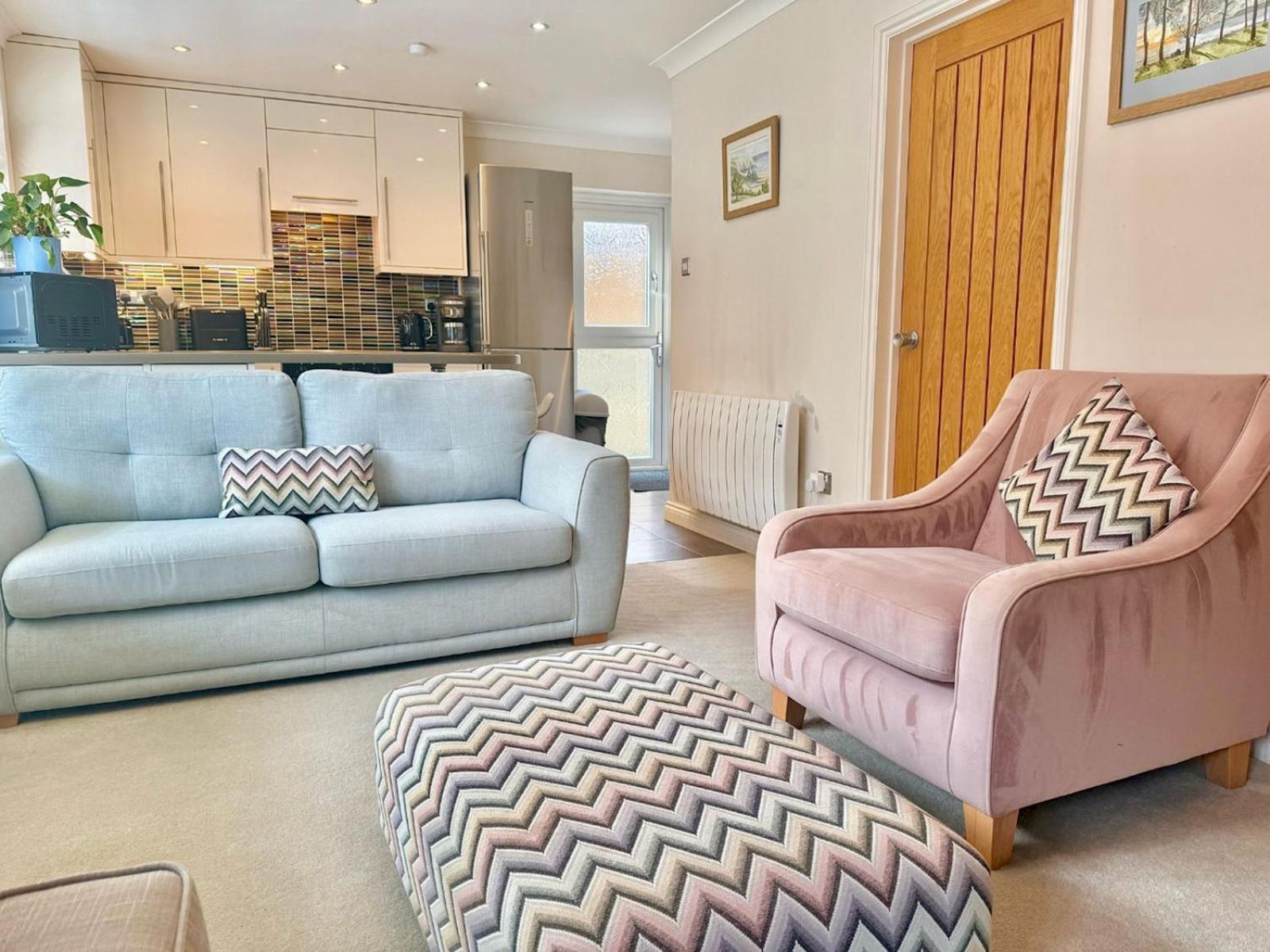 Pass The Keys Sarlou Close Limeslade Bay Coastal Getaway Holiday home