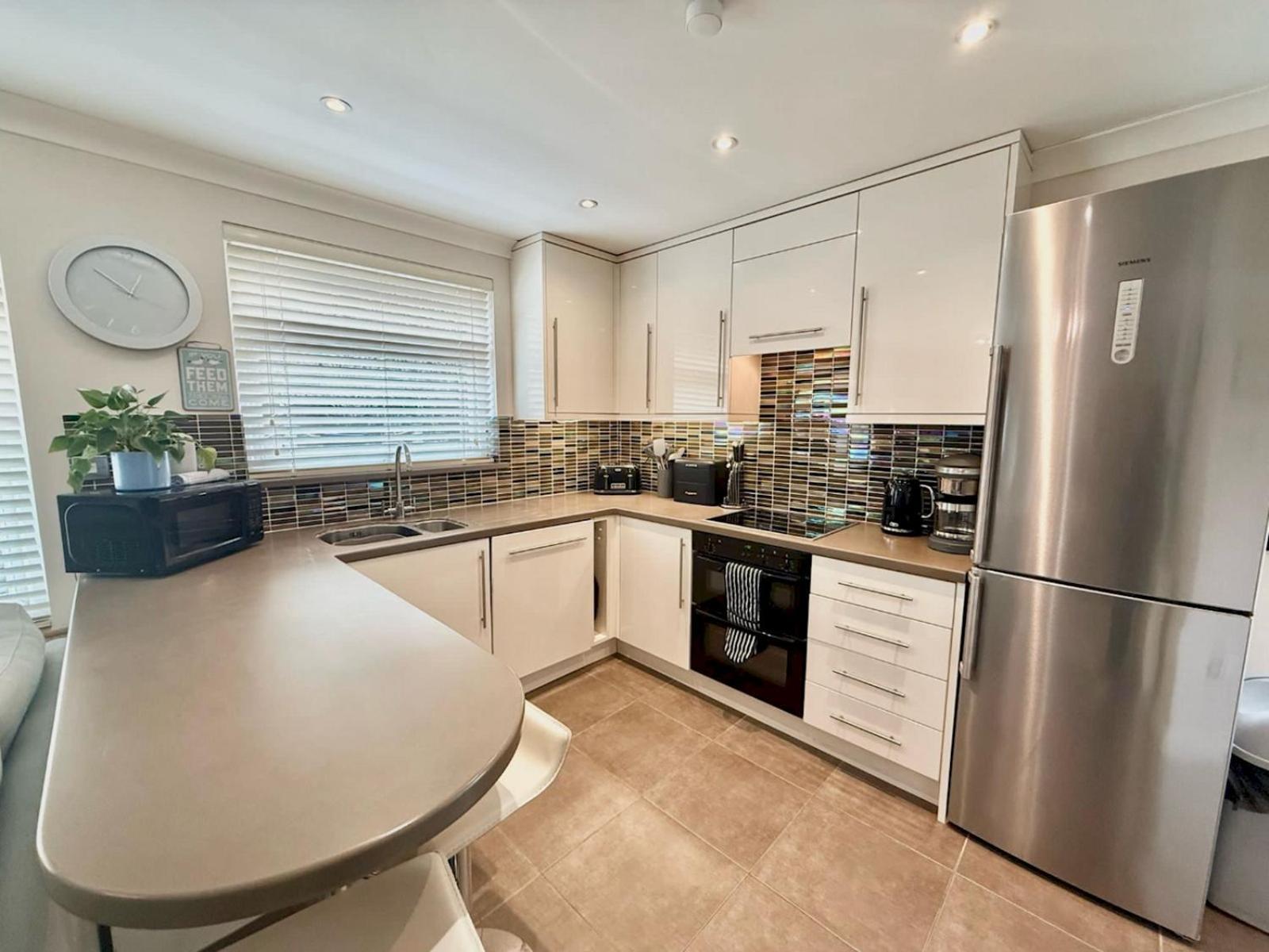Pass The Keys Sarlou Close Limeslade Bay Coastal Getaway Holiday home Swansea