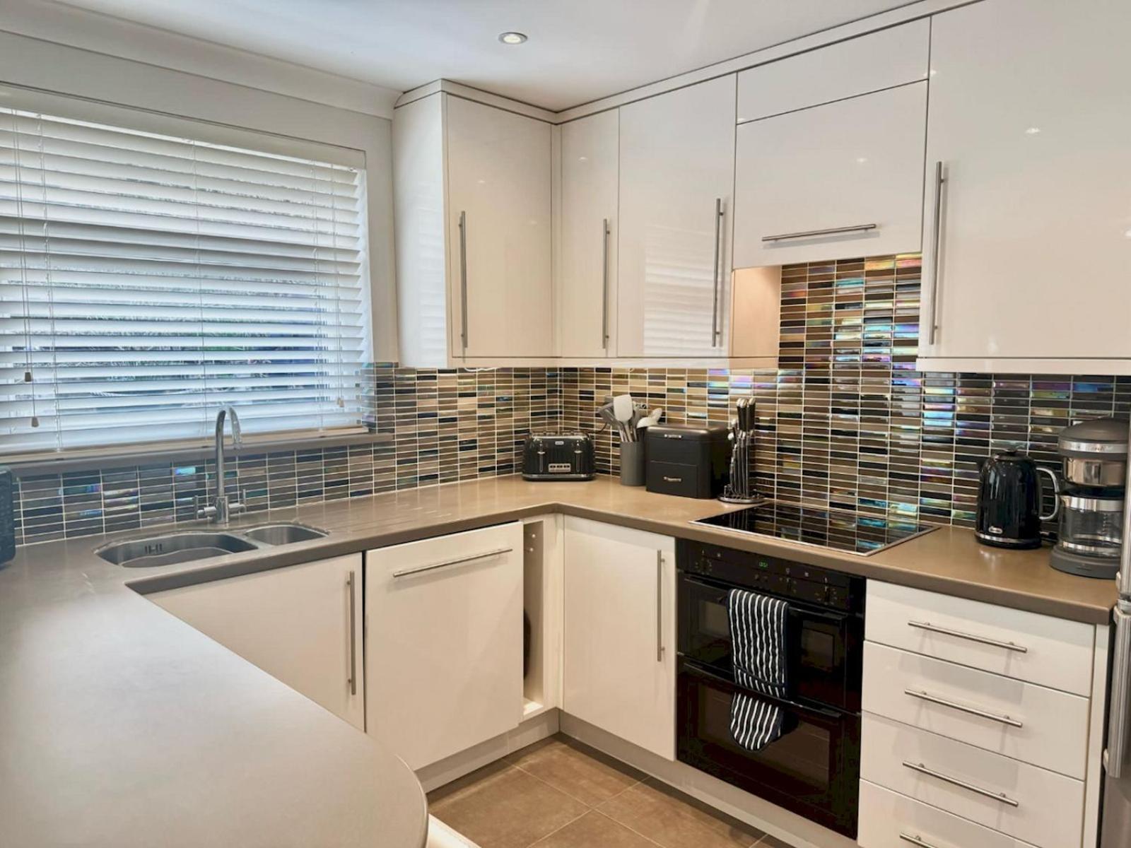 Pass The Keys Sarlou Close Limeslade Bay Coastal Getaway Holiday home
